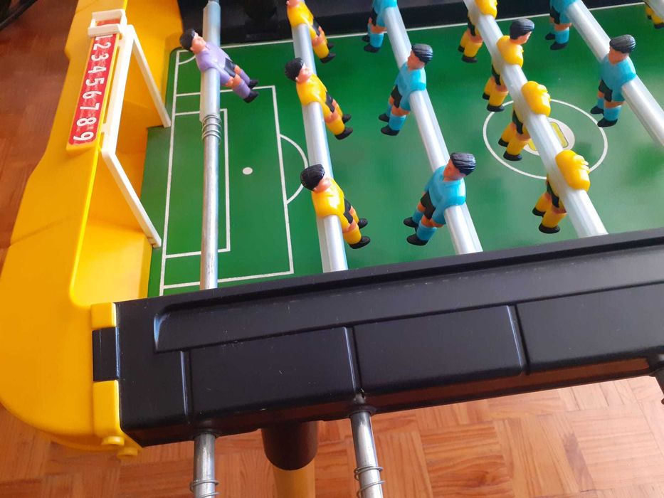 Mesa/Jogo de Matrequilhos em muito bom estado!