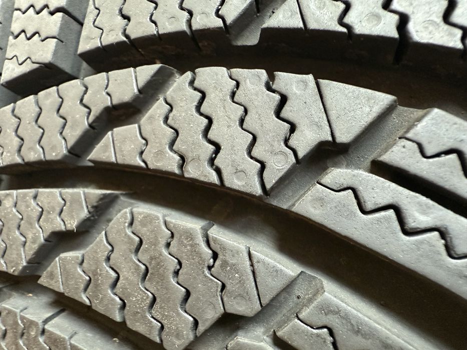 Шини зимові 235/50/19 Firestone 235/50r19 зимние шины