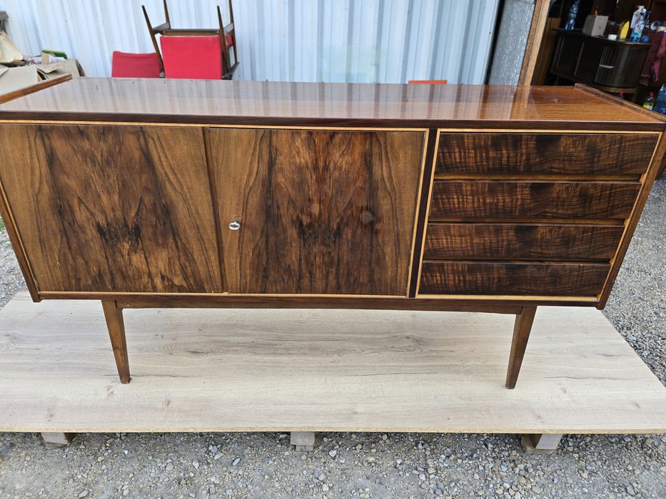 Komoda prl prj S.Albrecht jamik pod TV