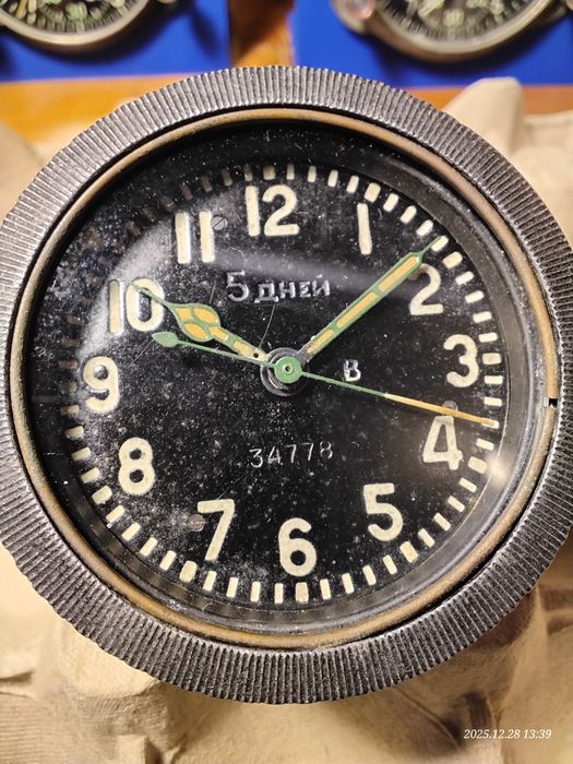 Zegar wojskowy czołgowy 5dni. PRL ZSRR  mechaniczny SPRAWNY