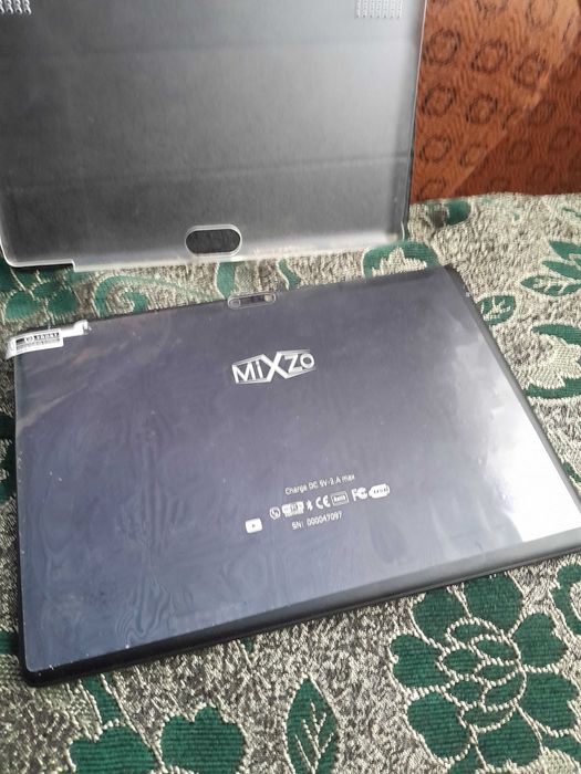 Планшет MIXZO ME1025