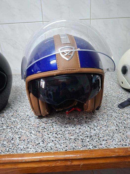 2 Capacetes helmet em bom estado