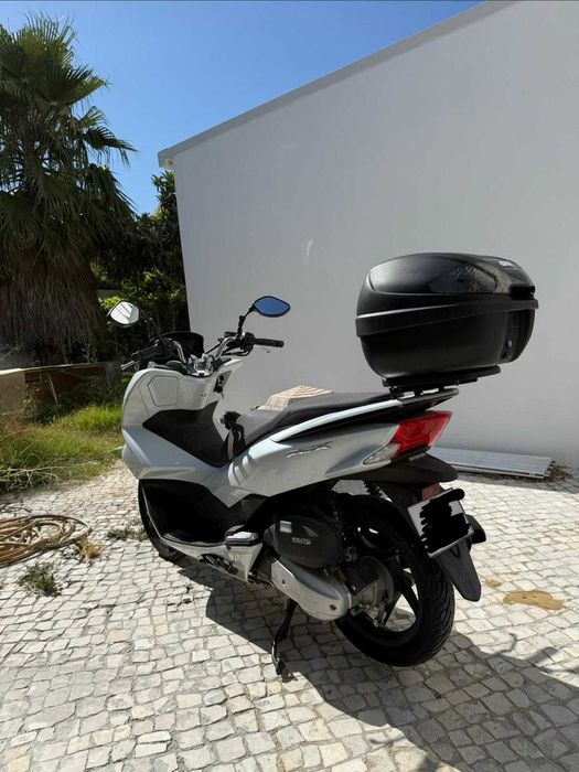 Honda PCX 125 (2017) – 12.820 km (revisão feita)