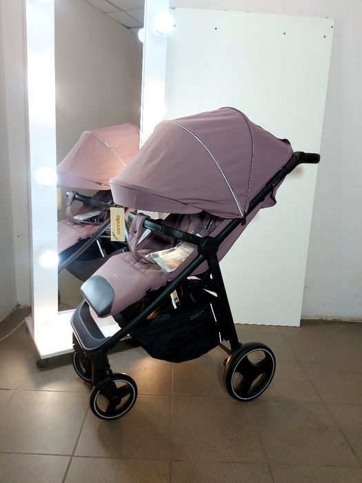 Прогулянка Carrello Bravo 2025 року з чохлом в колір коляски