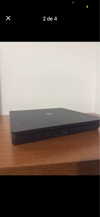 PlayStation 4 Slim em ótimo estado