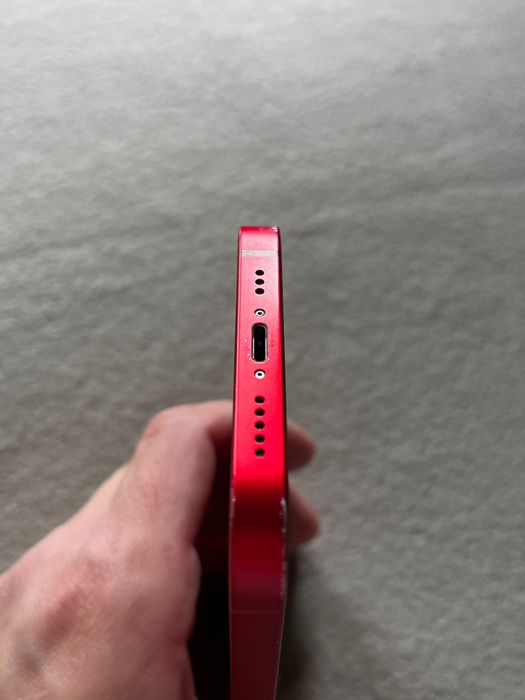 iPhone 13 128 GB czerwony w bardzo dobrym stanie