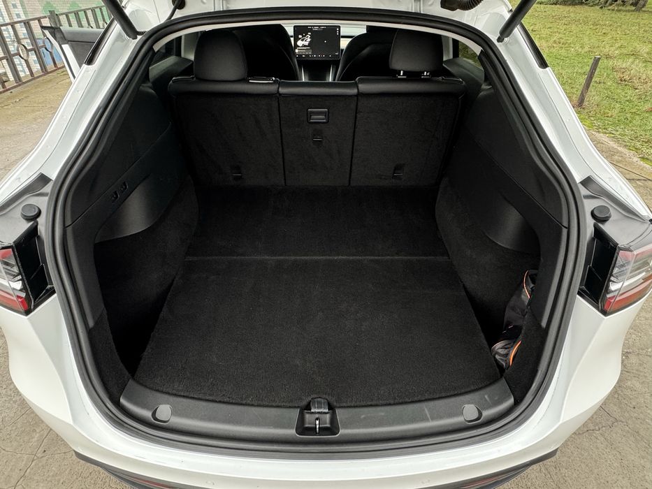 Tesla Model Y Long Renge 82 kvh