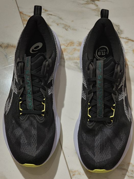 Оригінал 100% чоловічі кросівки asics novablast 5  eur 48