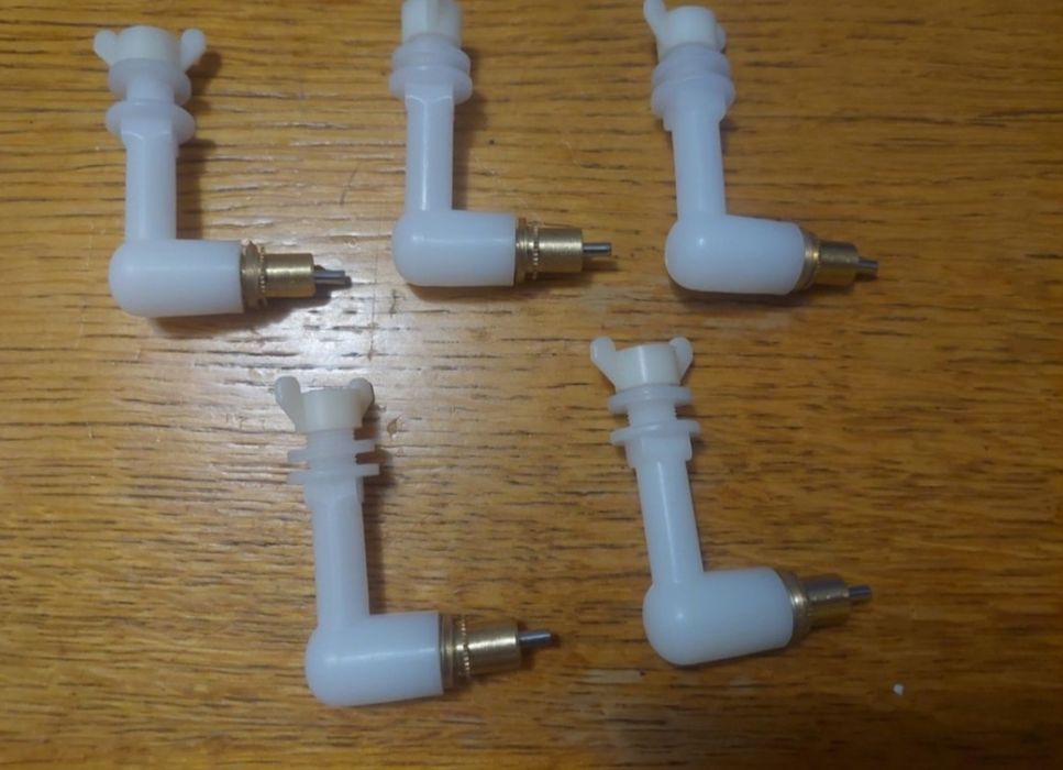 Poidło kropelkowe dla królika królików kurcząt kur gryzoni zawór 5 szt