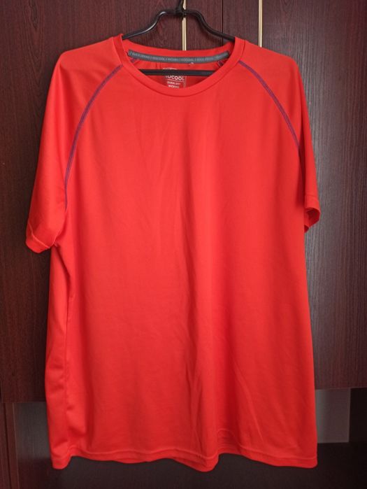 Фірмова футболка Mountain Warehouse у відмінному стані