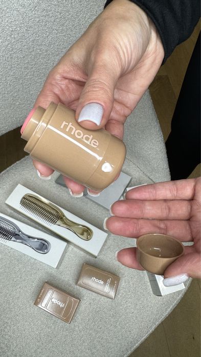 Кремові румяна Rhode