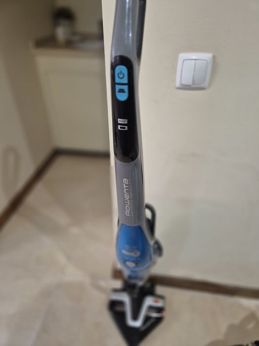 Aspirador vertical romenda