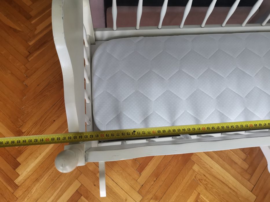 Kołyska drewniana rzeźbiona