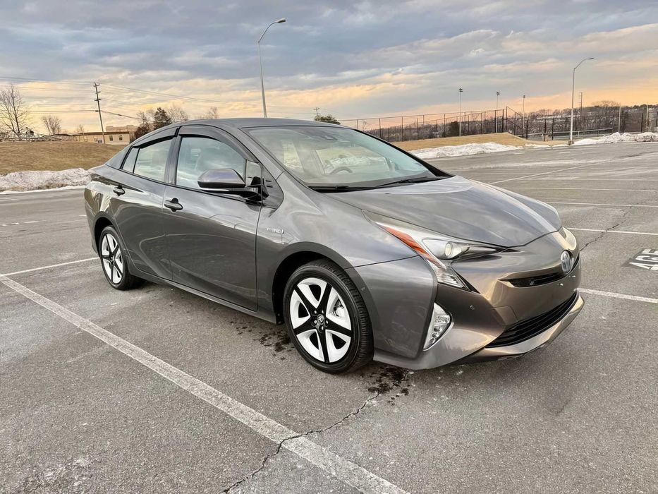 Toyota Prius Four Touring      2017