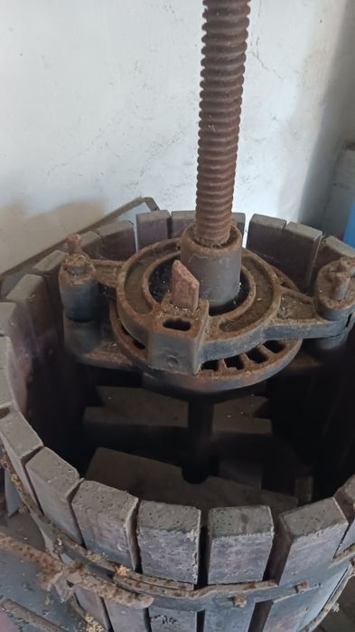 Prensa de vinho em madeira