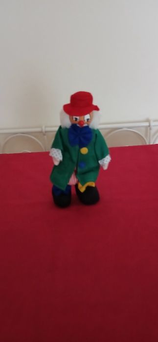 Palhaço com cabeça de madeira