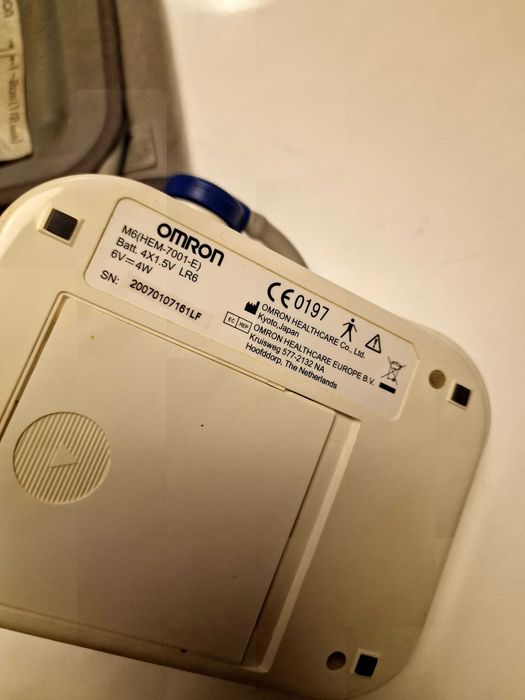 Medidor de pressão arterial Omron M6