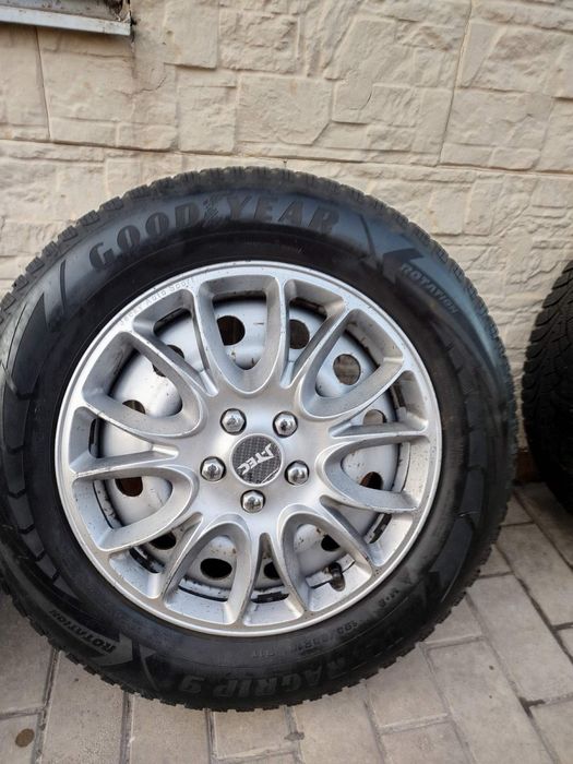 Шини зимові з дисками 195/65R15