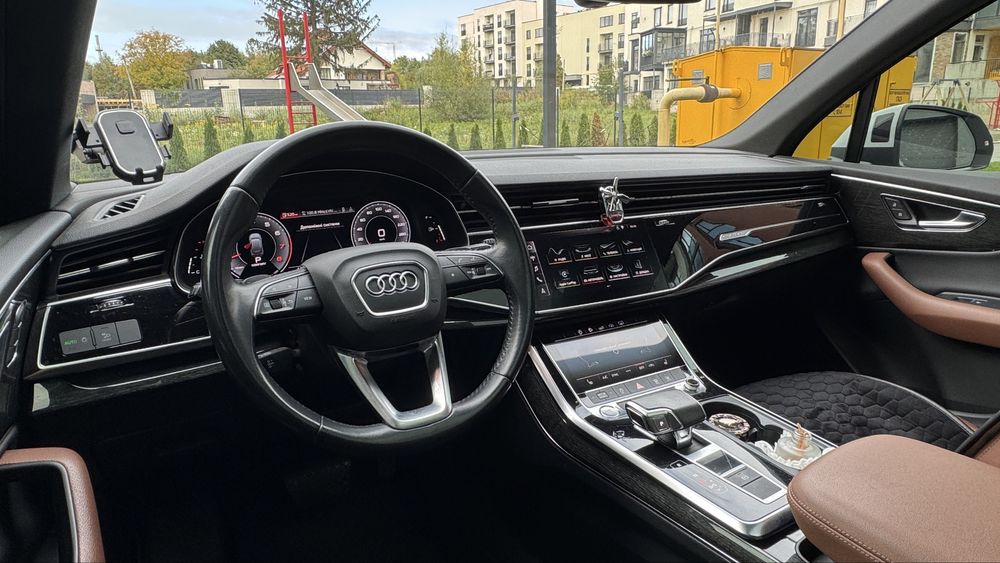 Авто Ауді Q7 2020 року