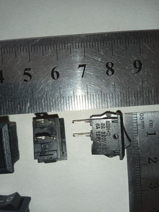 Выключатель. 10*15 мм. Новый.