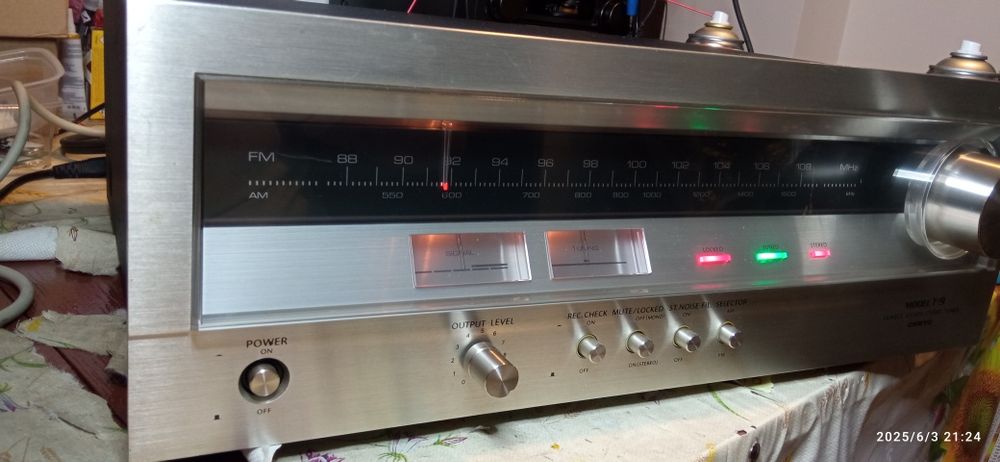 Tuner stereo Onkyo T-9