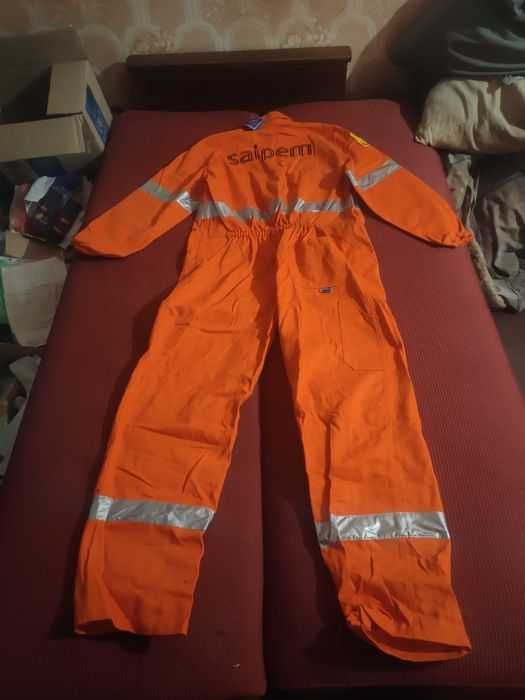 Продам комбинезон мужской