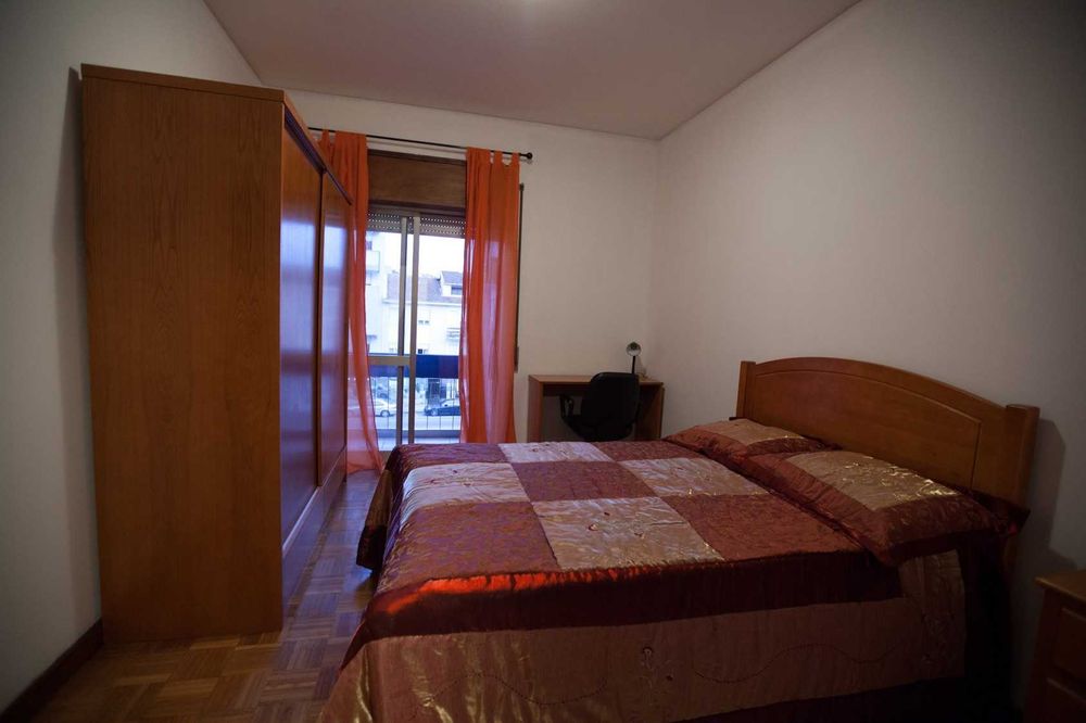 Quarto com  wc privativo e wc partilhado