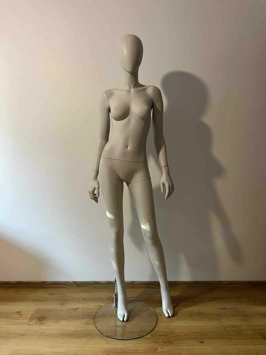 Manekin sklepowy damski 185 cm ze szklaną podstawą – kompletny