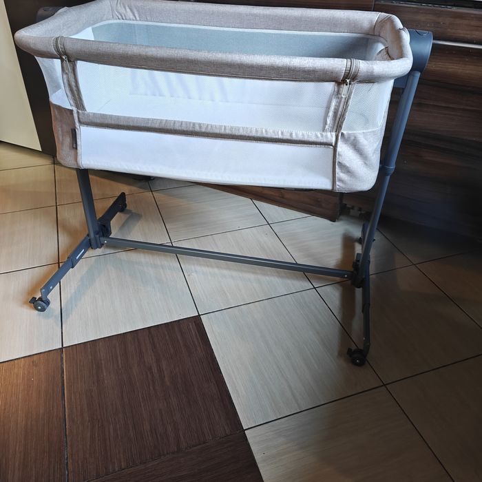 Łóżeczko dla niemowląt Nowe.