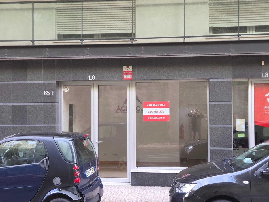 Loja em Algés com Garagem