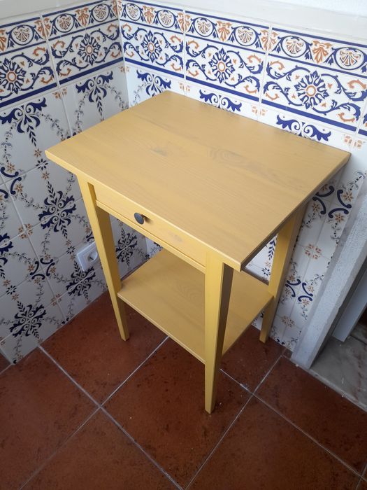 Mesa de apoio ou cabeceira Hemnes IKEA