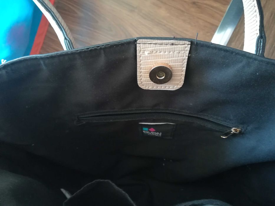 Sprzedam torebkę mieszcząca A4