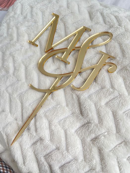 Topper na tort zloty iniciajły litery M & J akryl pleksi plexa