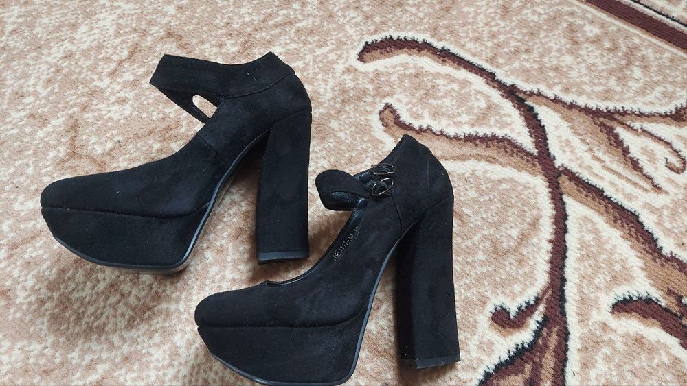 Продам жіноче взуття