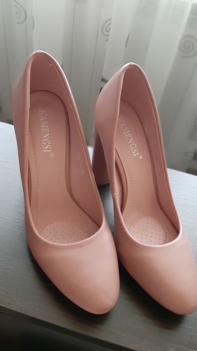 Продам женские туфли