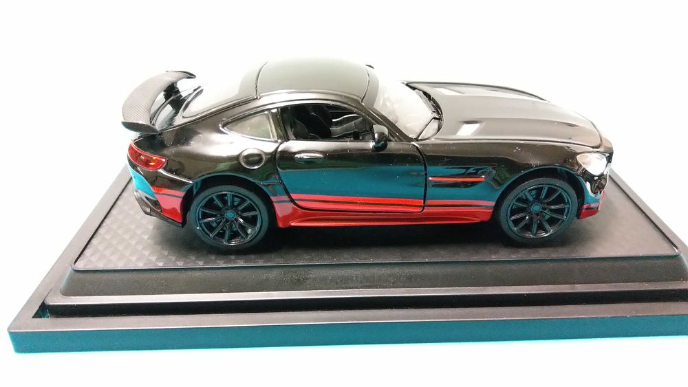 Mercedes Benz AMG GTr - Miniatura esc 1/32 de fricção, com luzes e som