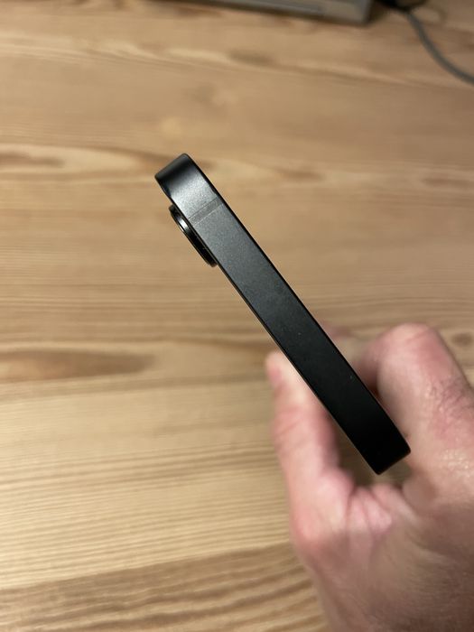 iPhone 16e - Como Novo.