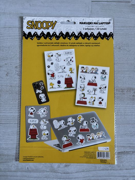 Naklejki na laptop tablet telefon Peanuts Snoopy Empik