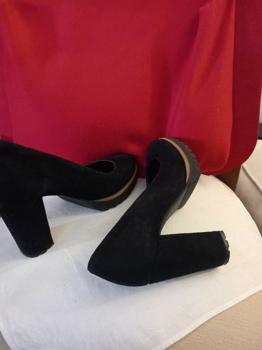 SAPATOS Pretos de Camurça - Salto Alto - COMO NOVOS