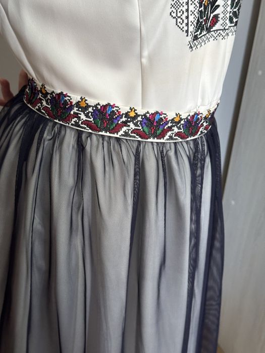Вишита сукня ( одягнена один раз )