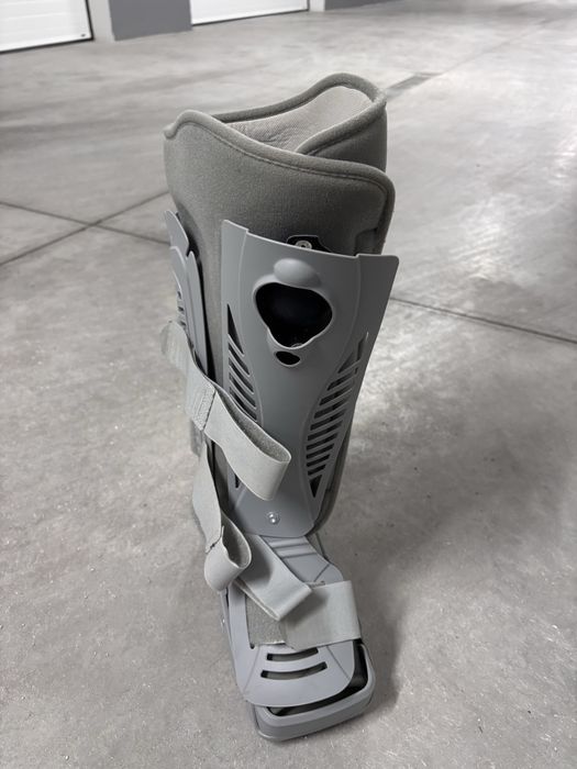 Bota walker usada em bom estado