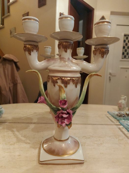 Boleira e Castiçal Novos em Porcelana, Pintados à Mão