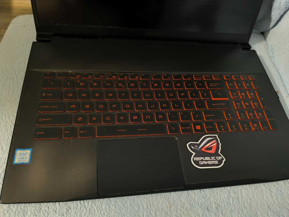 LAPTOP MSI GF75 512 SSD + 512HDD /16GB /Nowa Bateria/WIN 11/Nauczanie Zdalne/