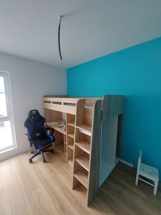 Łóżko dziecięce z antresolą, biurkiem i szafą, jak nowe