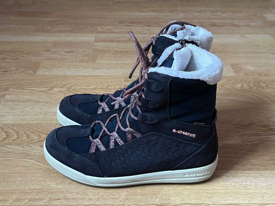 Зимові термо черевики Lowa 36 розміру в стані нових