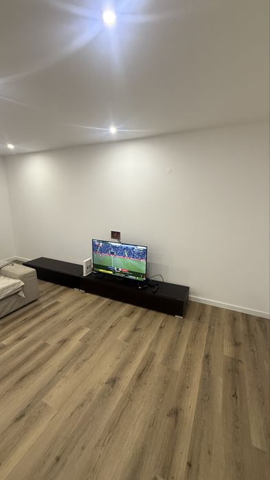 Sala completa em madeira maciça