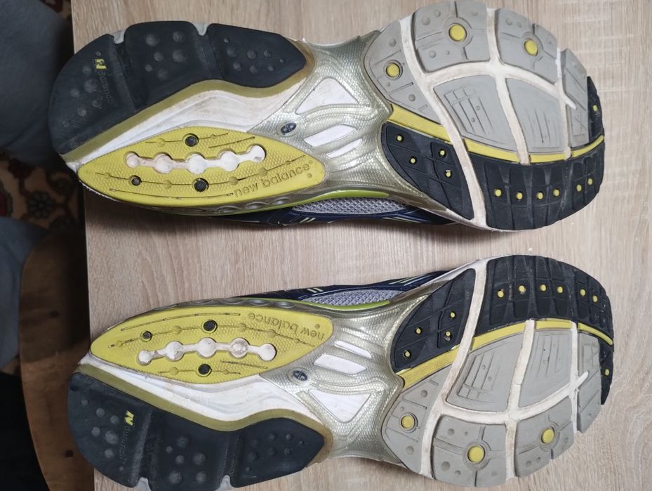 Красиві кросівки NB