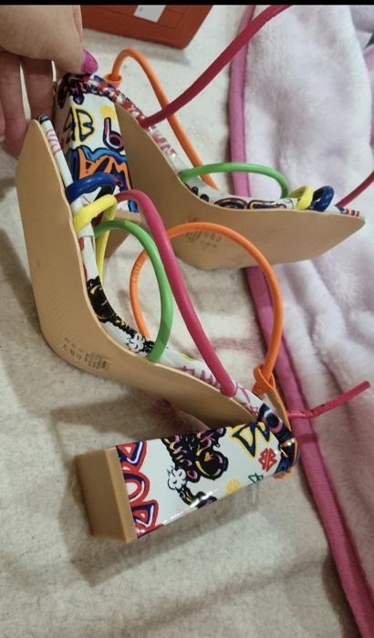 Sandálias  nunca usadas