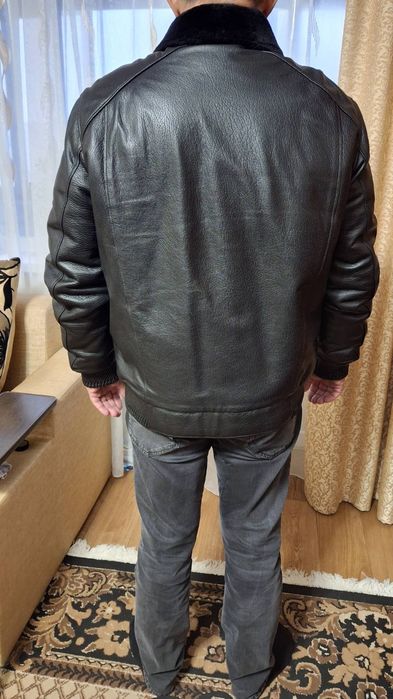 Продам мужскую кожаную куртку