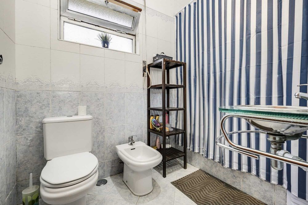 Quartos em T4 mobilado para estudantes | 8 min a pé da NOVA FCT | 2 WC | 105 m²